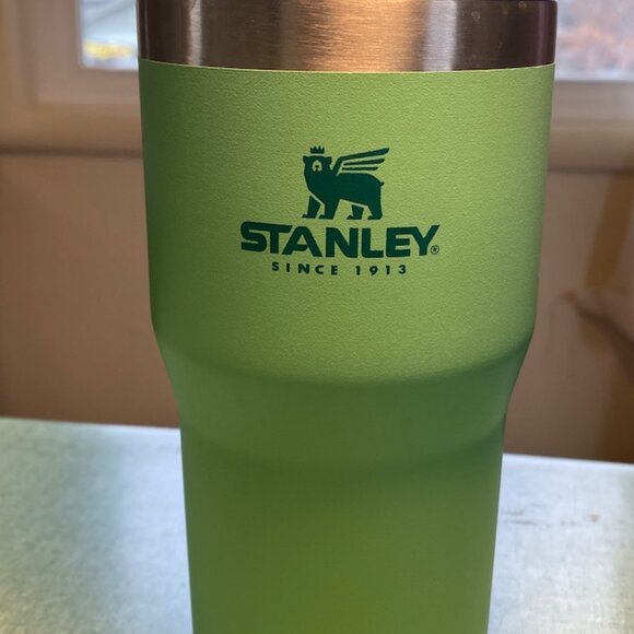 Stanley IceFlow Flip Straw Tumbler with Handle, 20 oz, Flip Up Straw - Picture 5 of 12